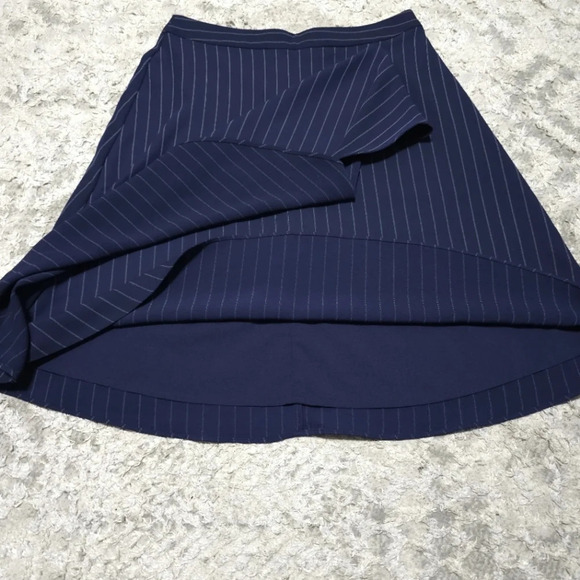 BANANA REPUBLIC NWT Navy with White Pinstripe, Cascade A-line Skirt, 00P - Picture 4 of 14